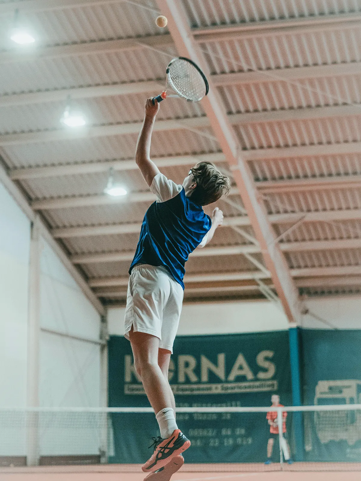 Reducing the impact from a tennis serve